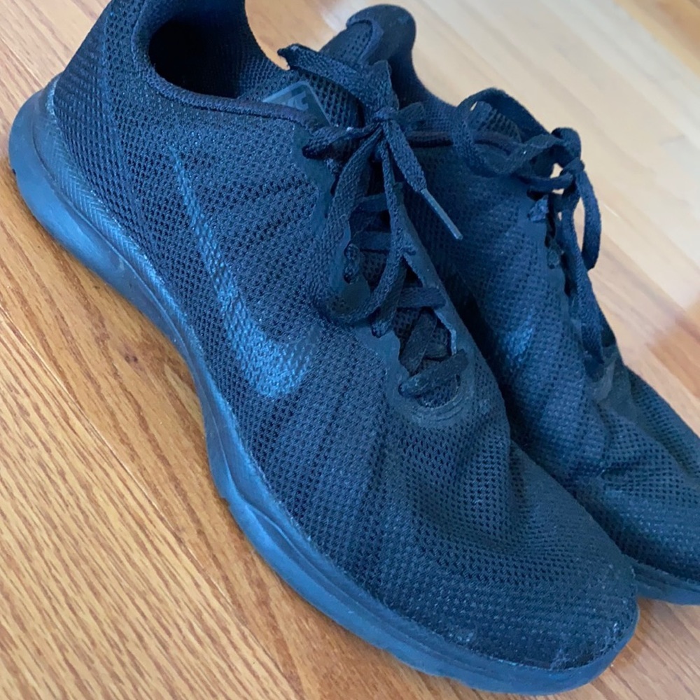 NIKE all black running shoes